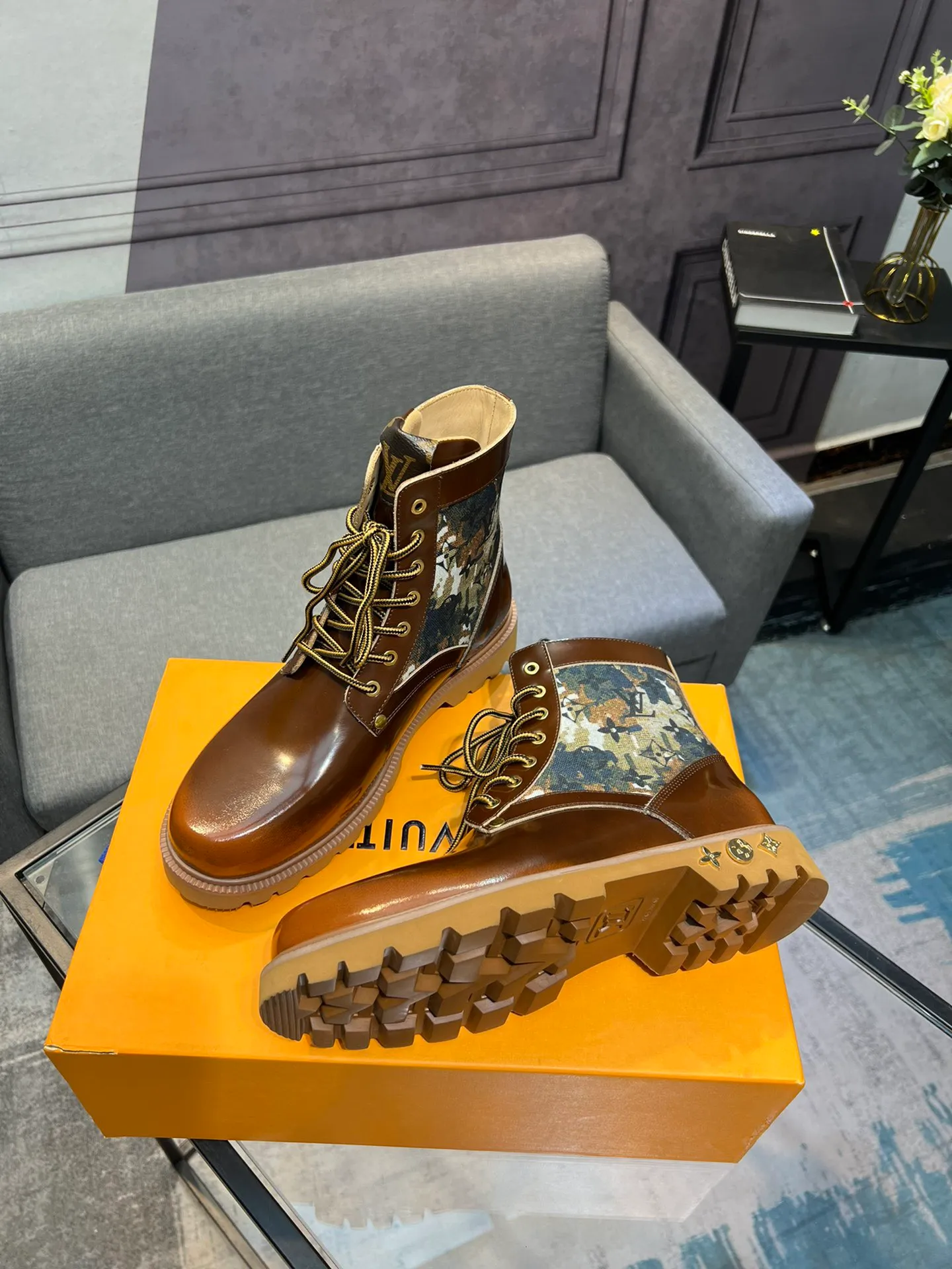 Men's shoes 💰920 L Home - the latest LV men's business casual boots, luxury and nobility are a must. They are all made of imported original first-layer cowhide, just to create a more comfortable wearing experience. ➕Top imported water-dyed full cow lining, original high wear-resistant outsole! 👏👏 Size: Male 39-44; (38 45 46 customized)